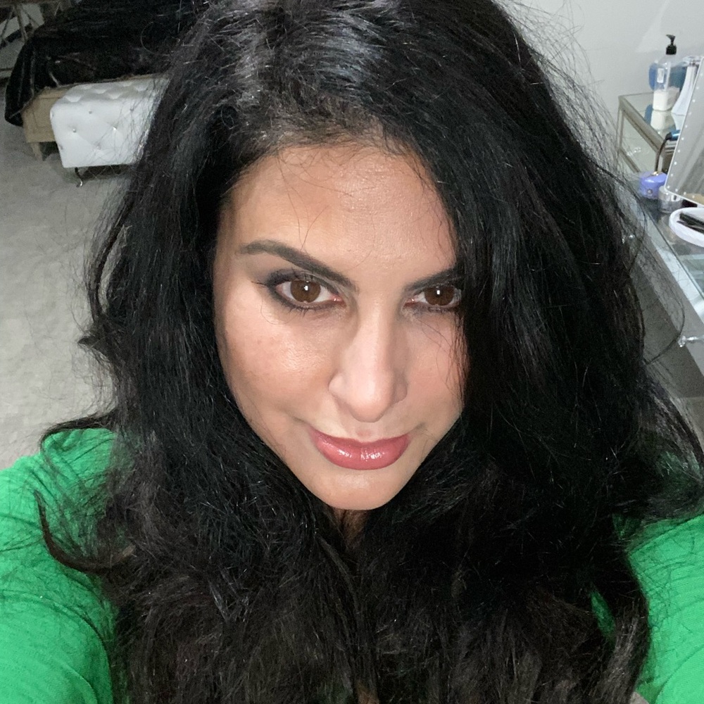 Meet your Posher, Dina